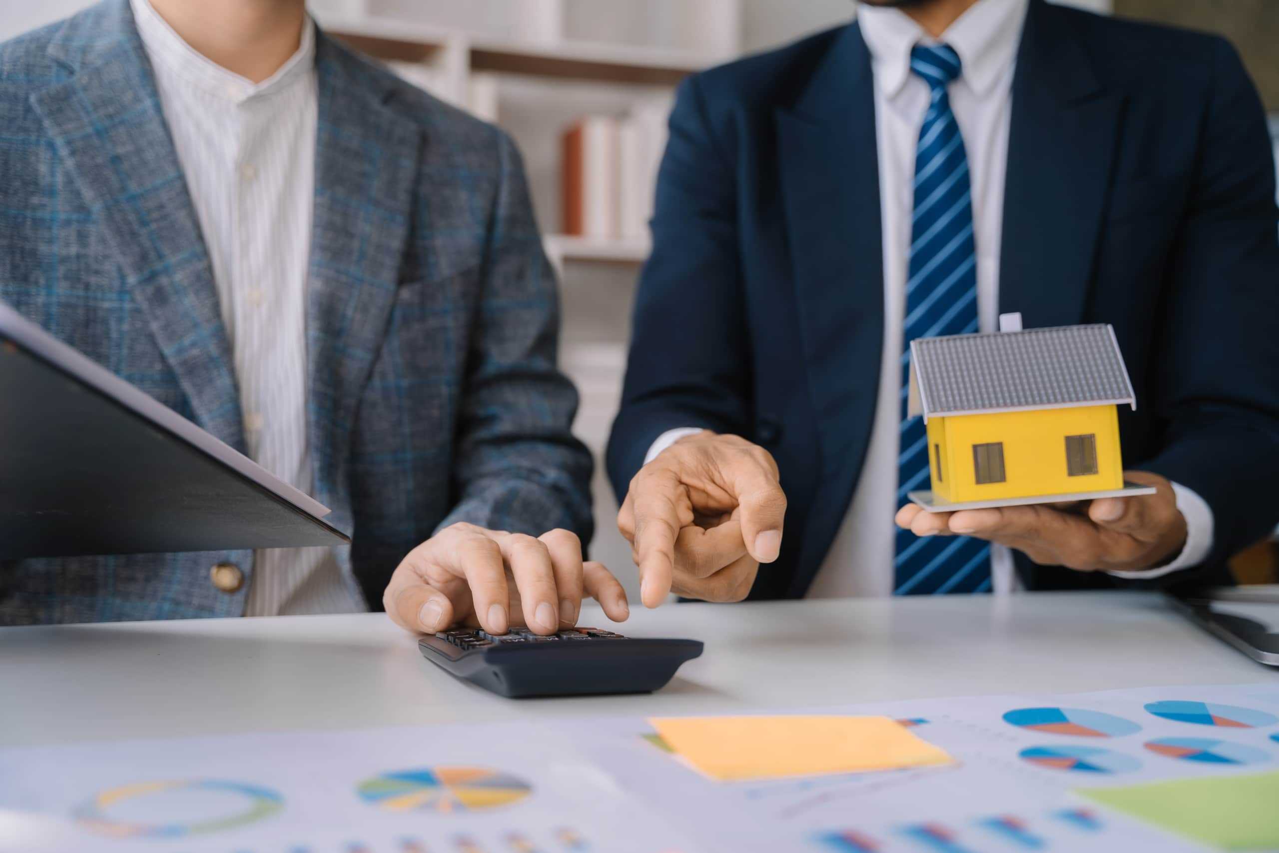 کارشناس حرفه‌ای و موفق املاک